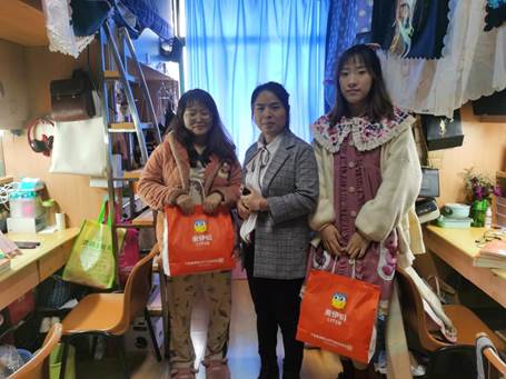 谢冬梅慰问图片