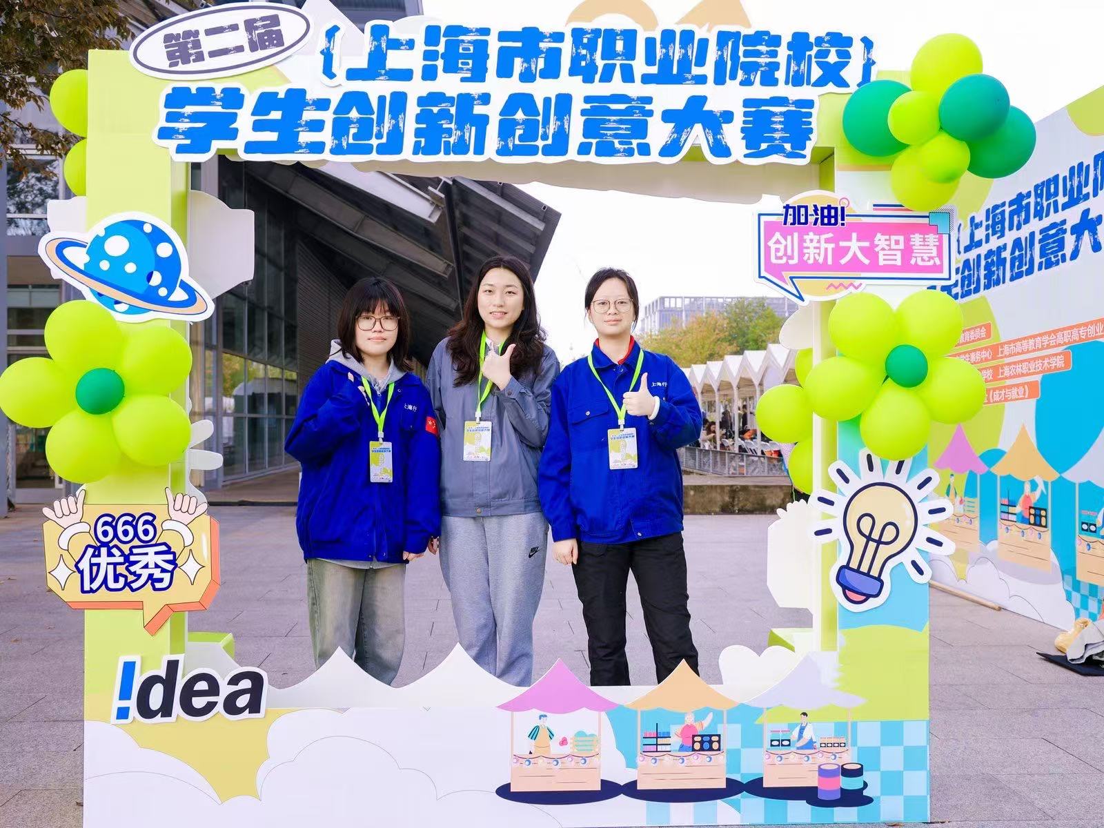 新能源电机轴加工上下料机械臂 项目团队.jpg 新能源电机轴加工上下料机械臂 项目团队.jpg