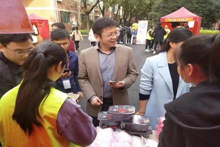 说明: G:/施伟荣/三创节照片/20181203-1205筑梦校园创业商业街/20181203商业街(1)/微信图片_20181212184045.jpg